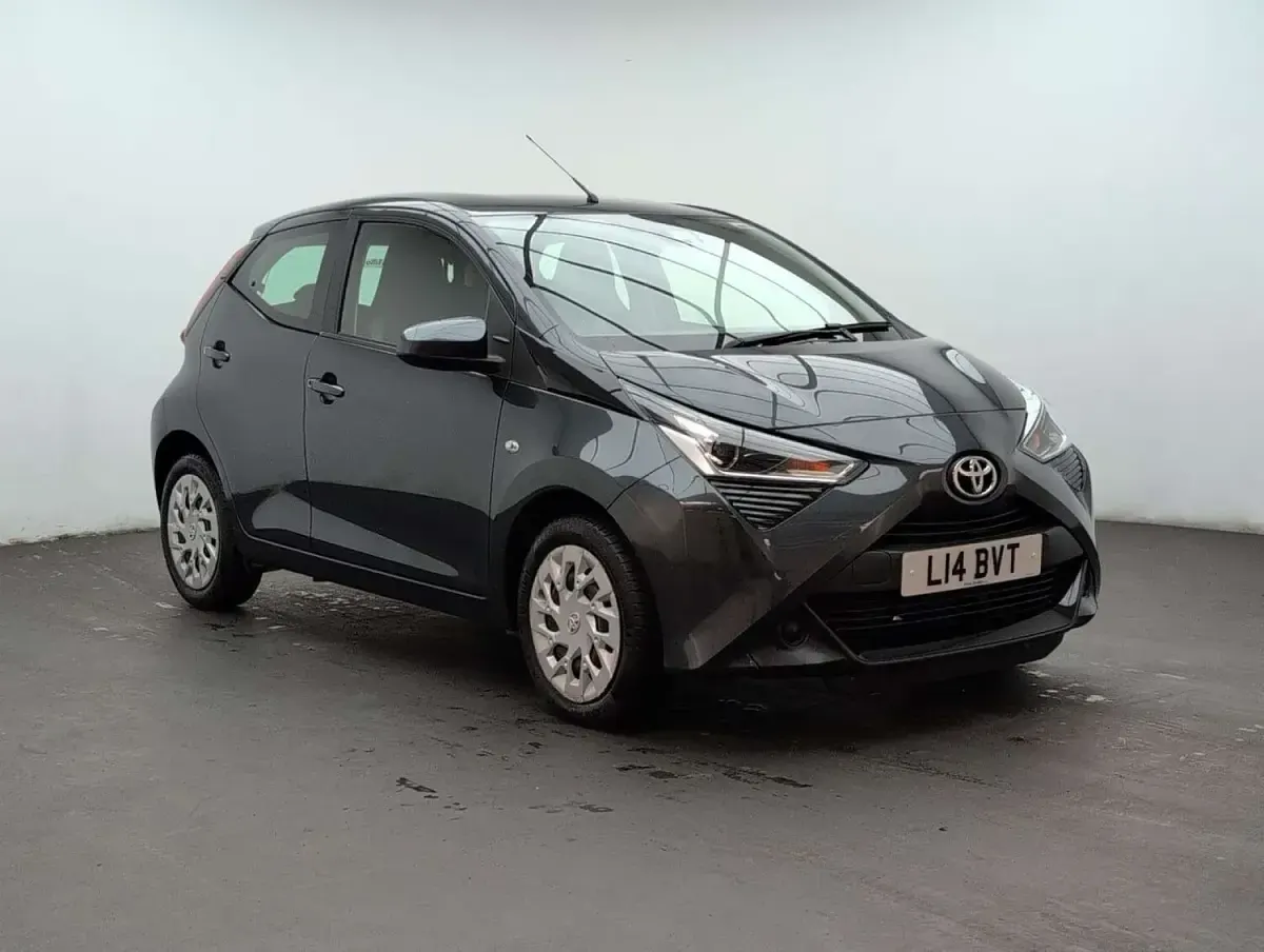 Used Toyota Aygo X-play 72 HP (52 kW) 2021 Grey Hatchback