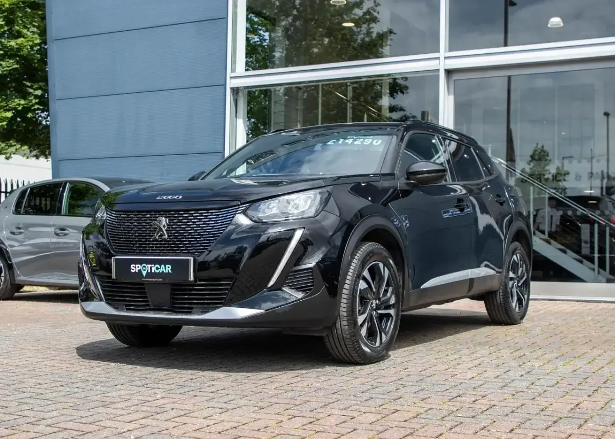 Used Peugeot 2008 Allure+ 129 HP (94 kW) 2023 Black SUV