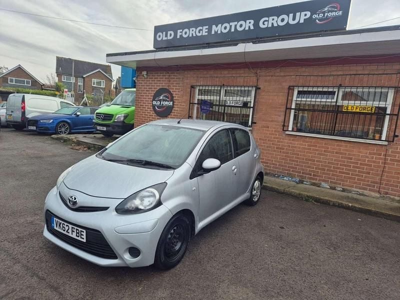 Used Toyota Aygo 68 HP (50 kW) 2012 Silver Hatchback
