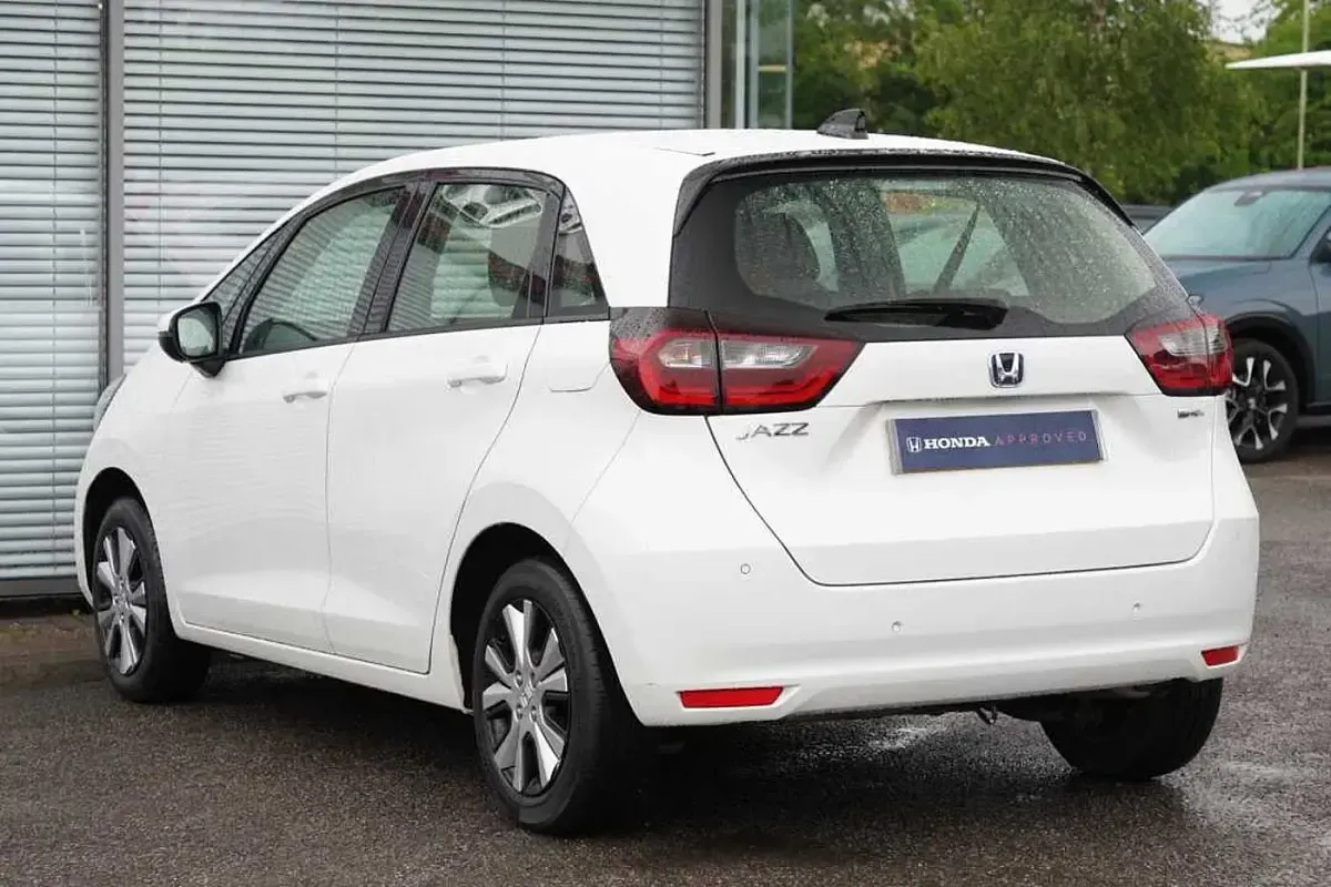 Used Honda Jazz Hybrid 109 HP (80 kW) 2023 White Hatchback