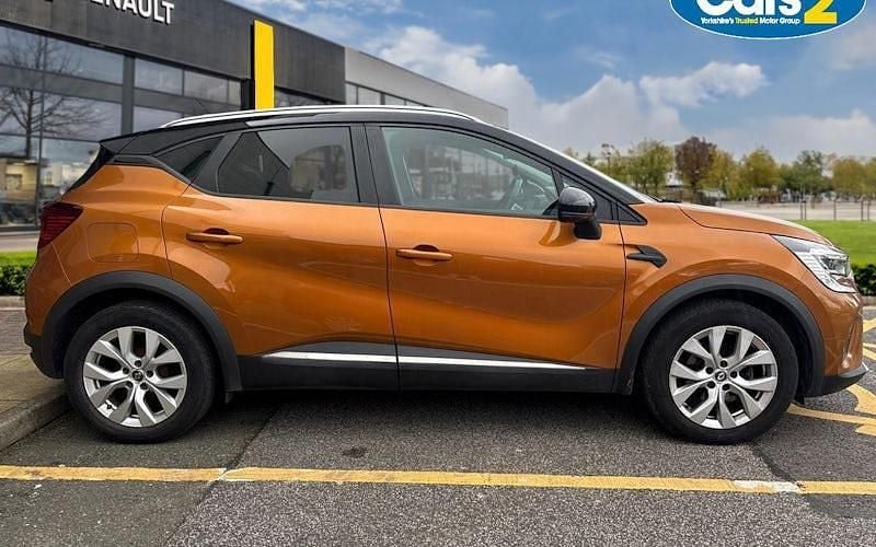 Used Renault Captur Iconic 131 HP (96 kW) 2020 Orange/black  SUV