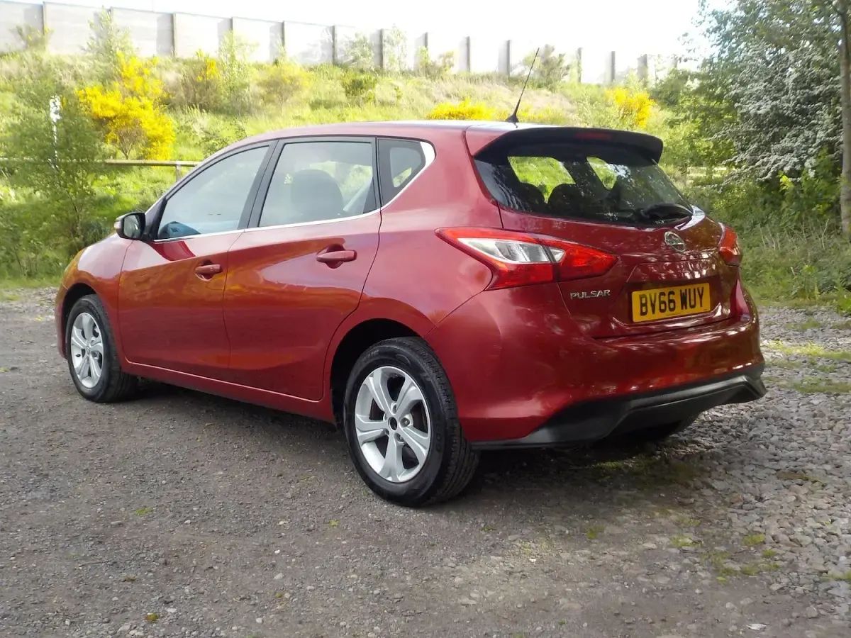 Used Nissan Pulsar Acenta 115 HP (84 kW) 2016 Red Hatchback