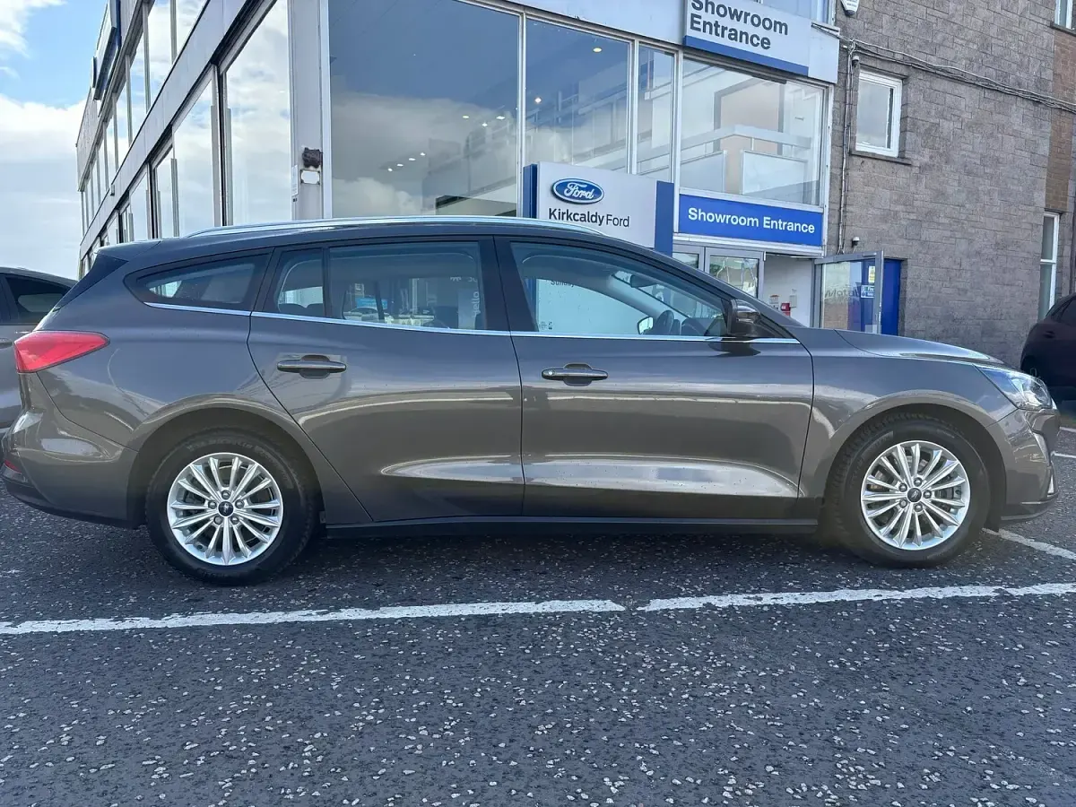 Used Ford Focus Titanium 125 HP (91 kW) 2021 Grey Estate
