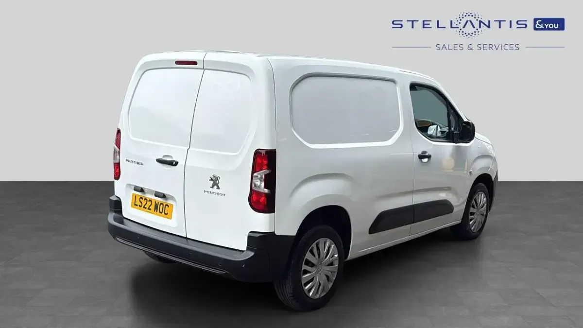 Used Peugeot Partner Premium 100 HP (73 kW) 2022 White MPV
