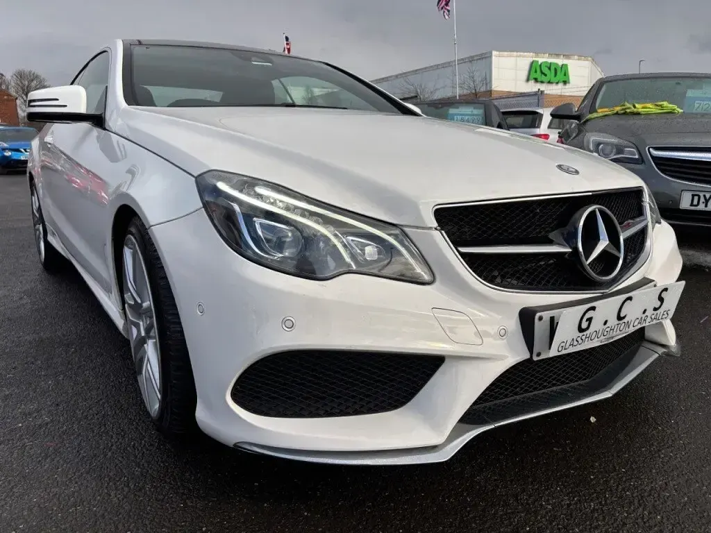 Usado Mercedes E220 AMG line 2016 Blanco Coupe