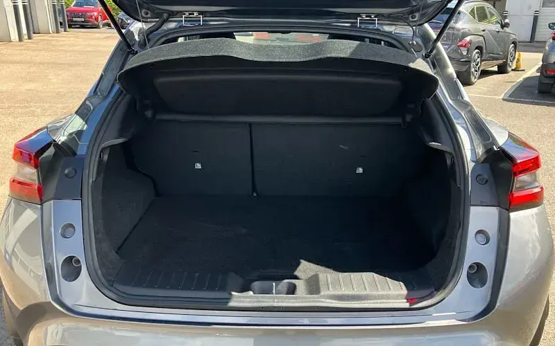 Usado Nissan Juke N-Connecta 143 CV (105 kW) 2023 Gris SUV