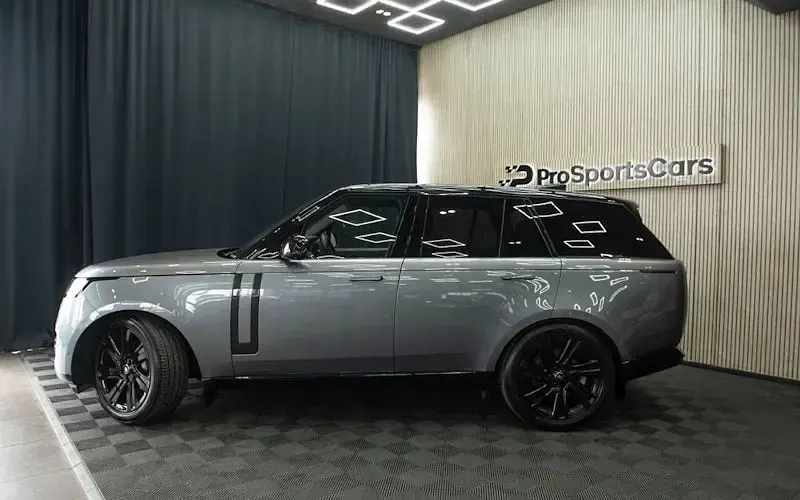 Used Land Rover Range Rover SE 300 HP (220 kW) 2023 Grey SUV