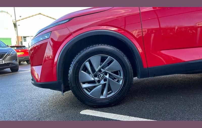 Used Nissan Qashqai Acenta Premium 155 HP (114 kW) 2023 Red SUV