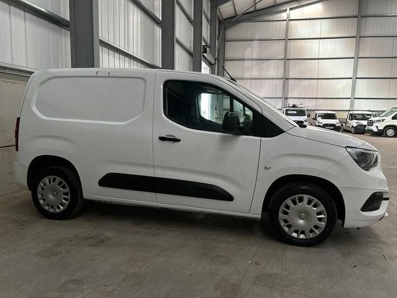 Used Vauxhall Combo Sportive 100 HP (73 kW) 2022 White MPV