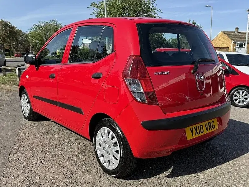 Used Hyundai i10 Classic 78 HP (57 kW) 2010 Red Hatchback