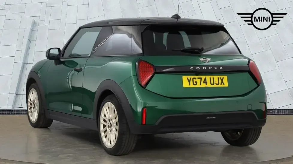Used Mini Cooper Hatch 156 HP (114 kW) 2024 Green Hatchback