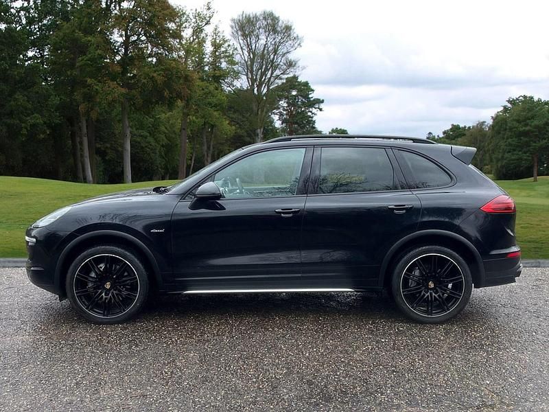 Used Porsche Cayenne 385 HP (283 kW) 2015 Black SUV