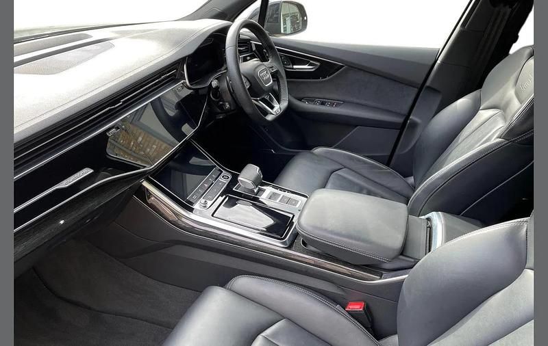 Begagnad Audi Q7 Black Edition 281 HK (206 kW) 2023 Grå SUV