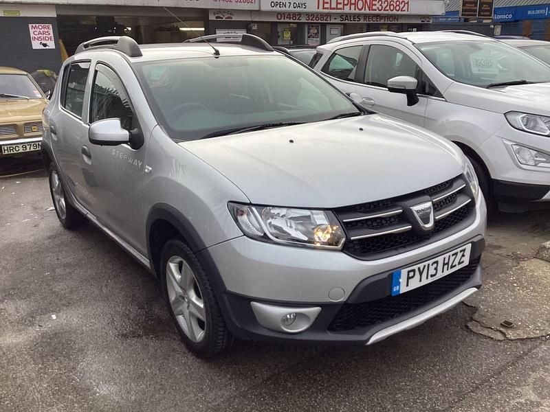 Used Dacia Sandero Lauréate 90 HP (66 kW) 2013 Silver Hatchback