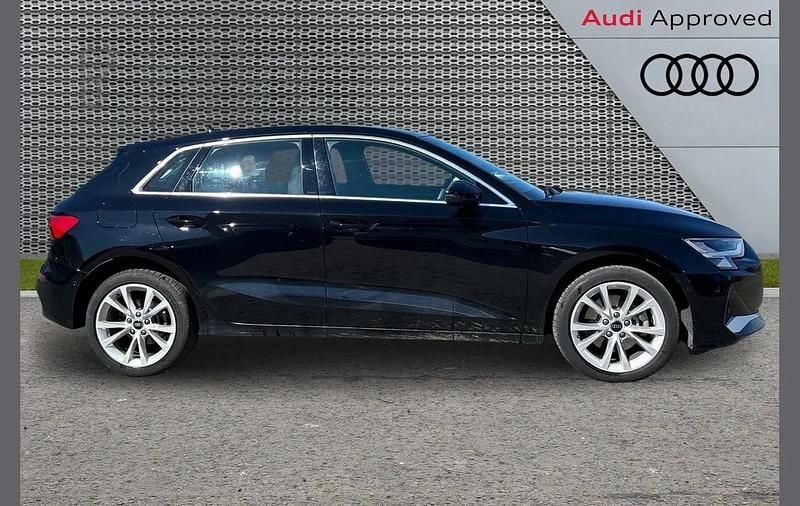 Begagnad Audi A3 e-tron Sport 200 HK (147 kW) 2025 Svart Halvkombi
