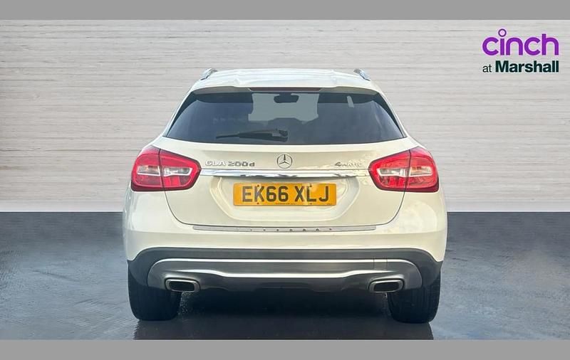Used Mercedes GLA200 134 HP (98 kW) 2016 White SUV