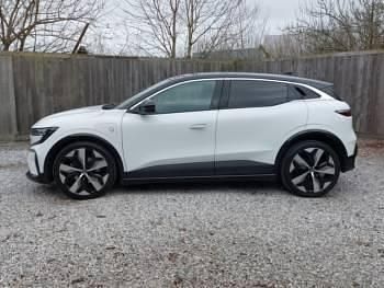 Used Renault Megane E-Tech Techno 159 kW (217 HP) 2023 White Hatchback