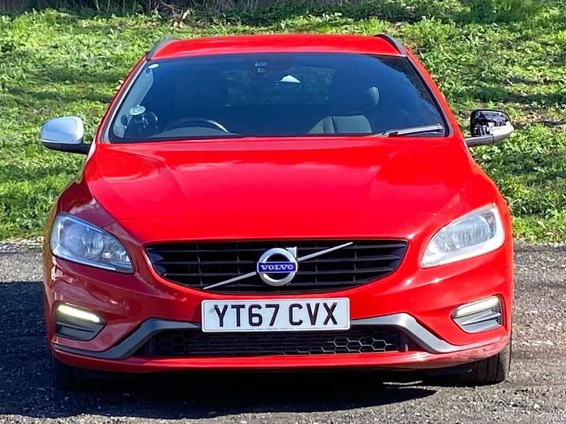 Usado Volvo V60 R-Design 190 HP (139 kW) 2017 Vermelho Carrinha
