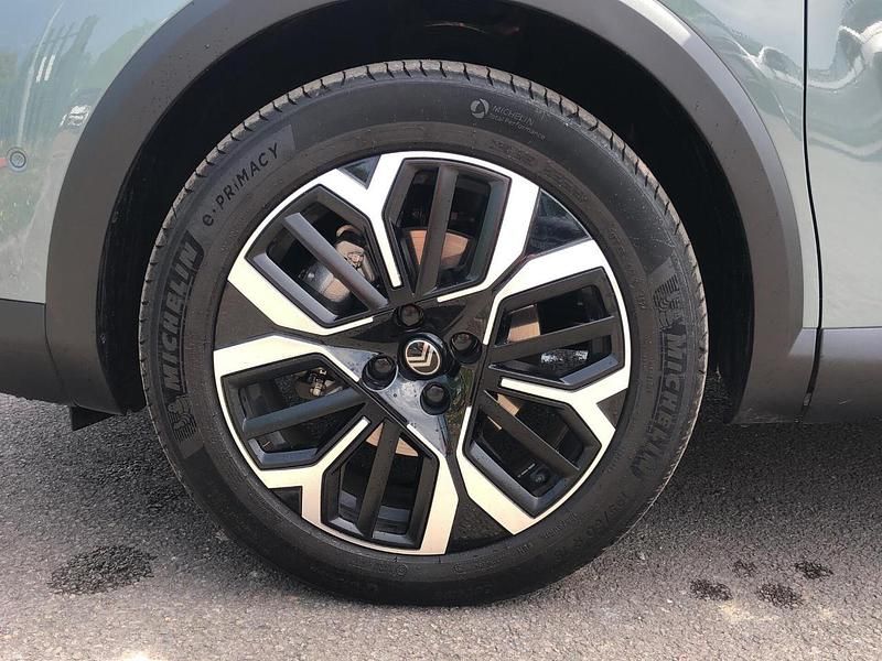 Used Citroën e-C4 113 kW (154 HP) 2025 Green Hatchback