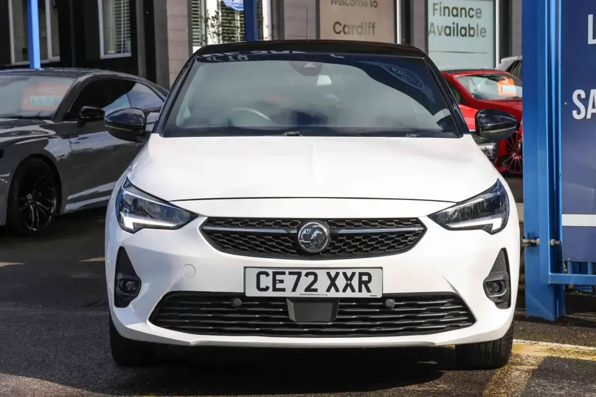 Second-hand Vauxhall Corsa GS Line 2022 Alb Hatchback