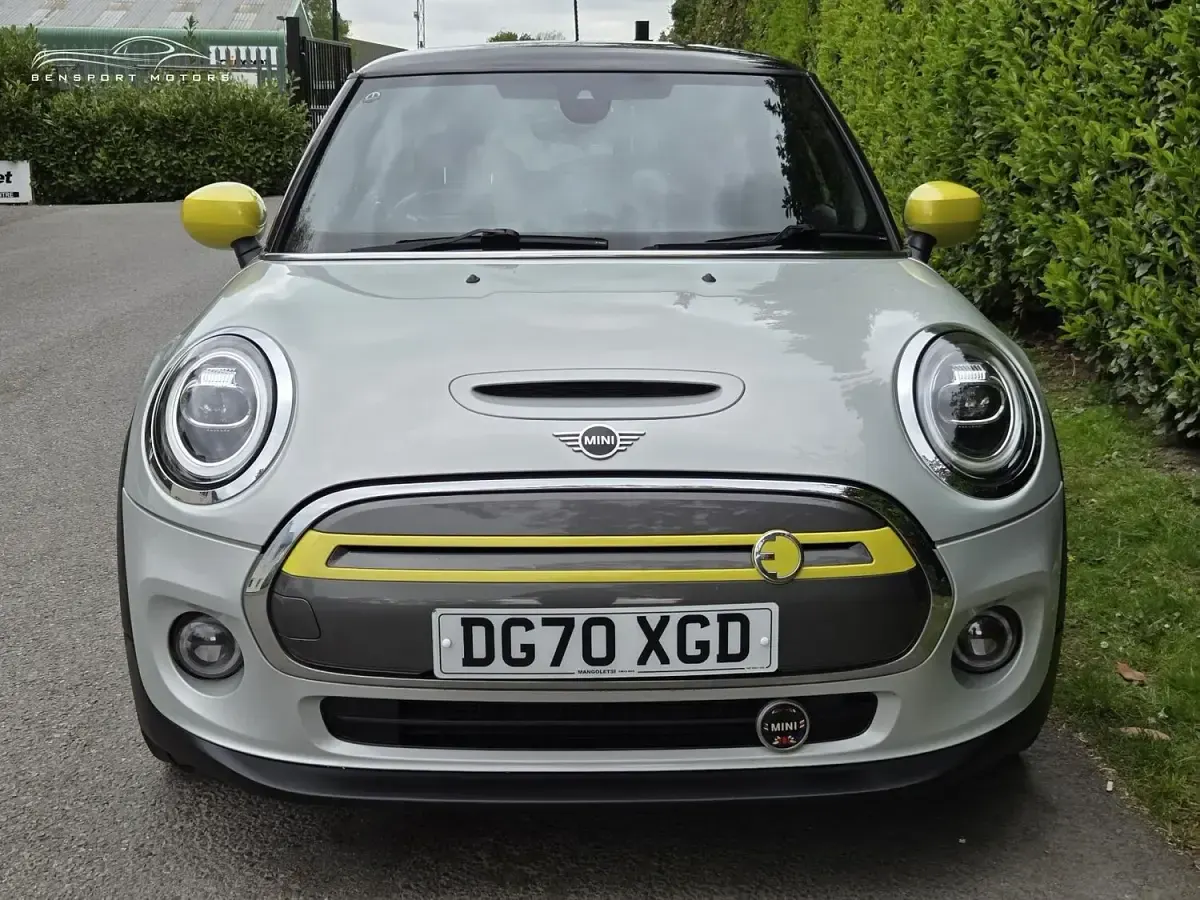 Usado Mini Cooper SE Hatch 135 kW (184 HP) 2020 Prateado Citadino