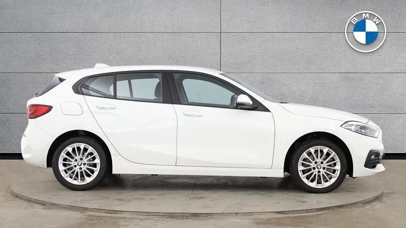 Begagnad BMW 116 Comfort Edition 114 HK (83 kW) 2024 Vit Halvkombi