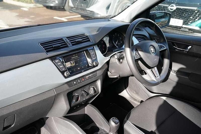 Used Skoda Fabia 66 HP (48 kW) 2017 Race blue metallic Hatchback