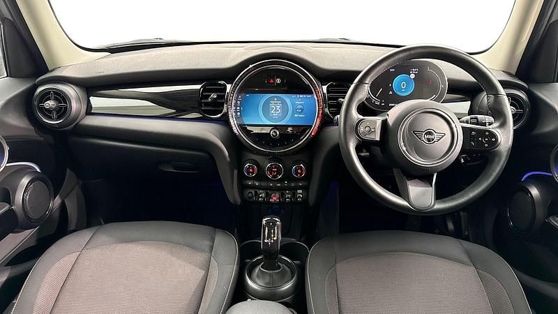 Usado Mini Cooper Classic 134 HP (98 kW) 2023 Prateado Citadino