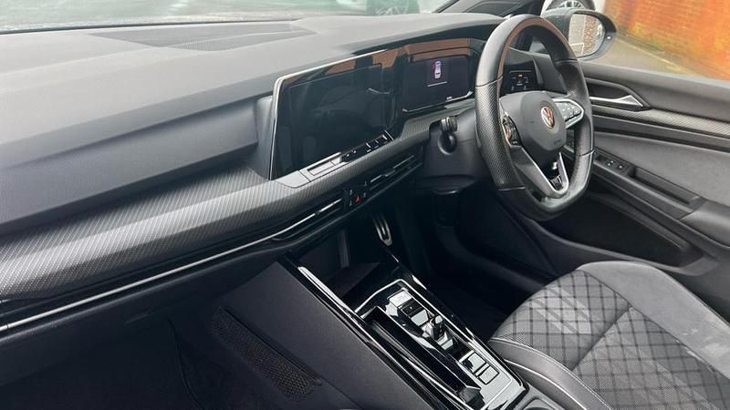 Second-hand VW Golf VIII R-line 150 CP (110 kW) 2022 Gri