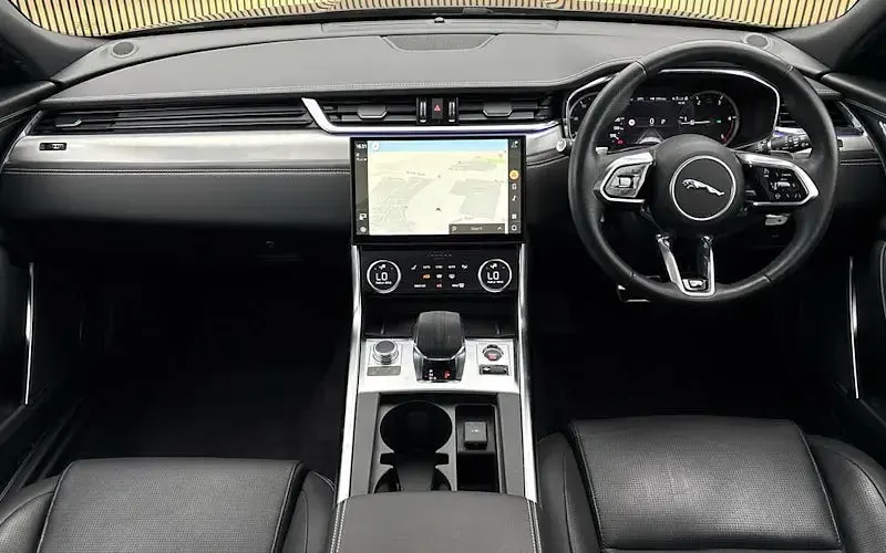 Used Jaguar XF Sportbrake R-Dynamic 204 HP (150 kW) 2022 Santorini black Estate