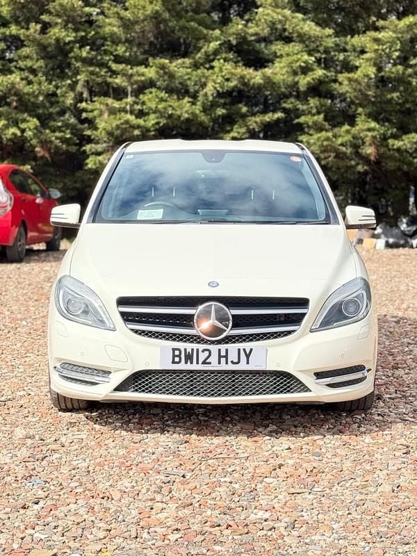 Begagnad Mercedes B180 2012 Vit Minibuss