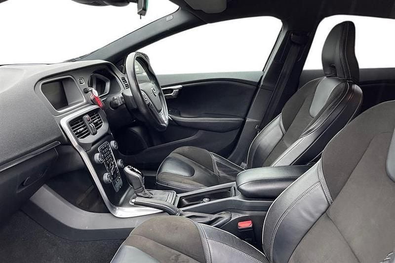 Used Volvo V40 R-Design 152 HP (111 kW) 2018 Silver Hatchback