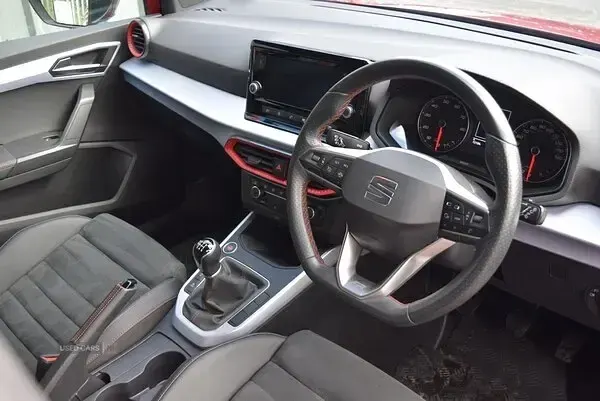 Used Seat Arona FR 110 HP (80 kW) 2023 Red SUV