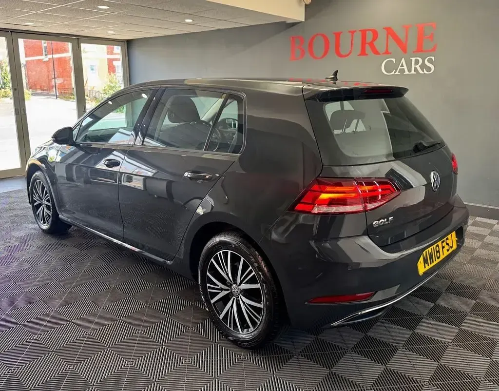 Used VW Golf VII SE 125 HP (91 kW) 2018 Grey Hatchback