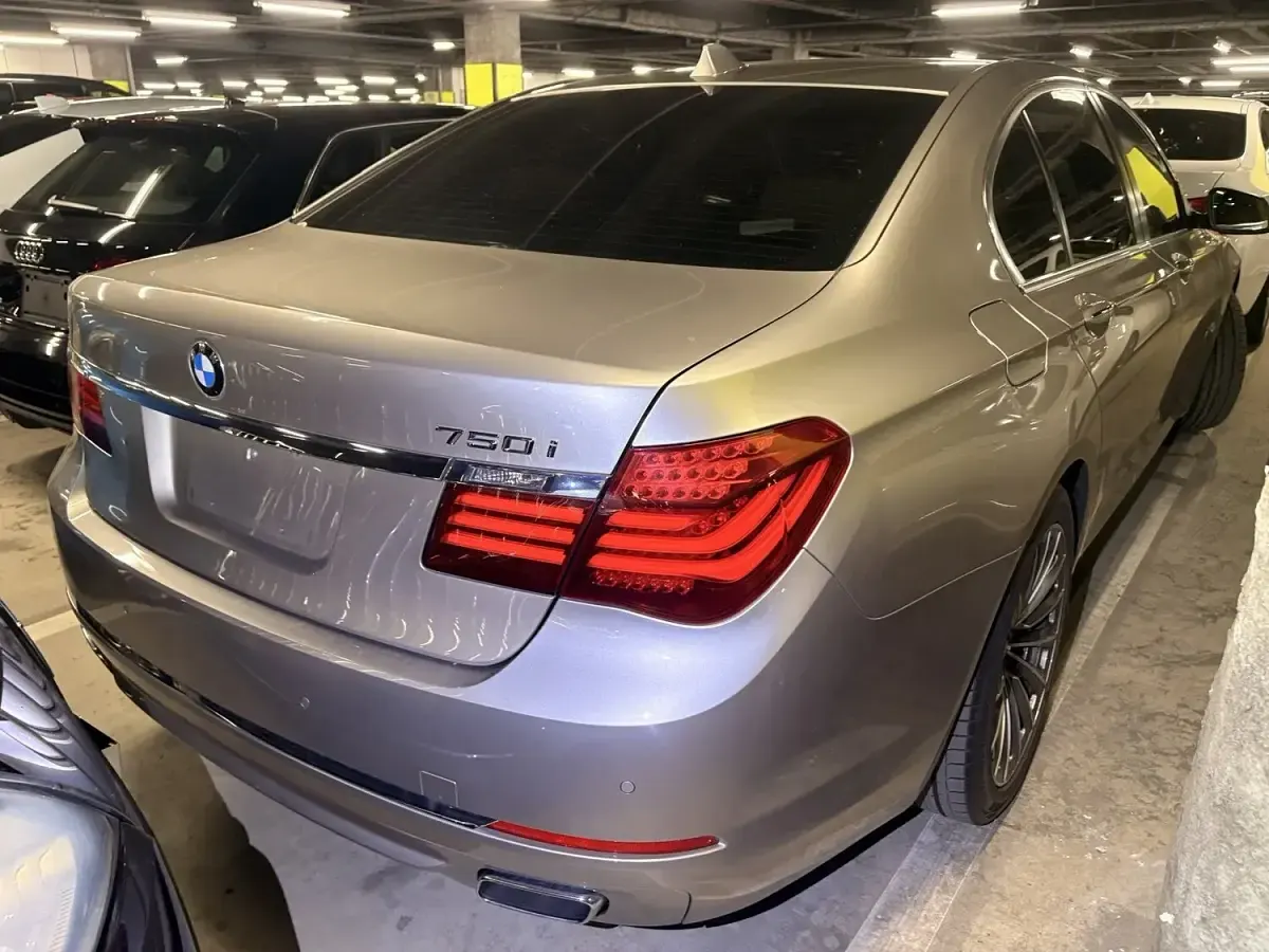 Used BMW 750 Comfort Edition 2014 Gold Sedan