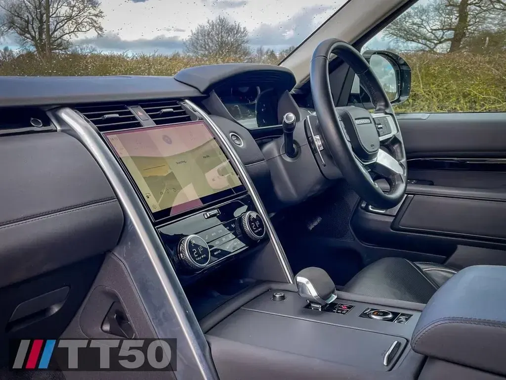 Used Land Rover Discovery HSE 300 HP (220 kW) 2021 White SUV