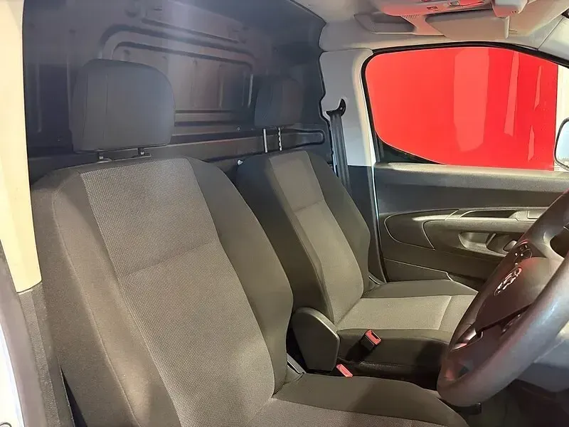 Used Vauxhall Combo Sportive 100 HP (73 kW) 2020 White Van