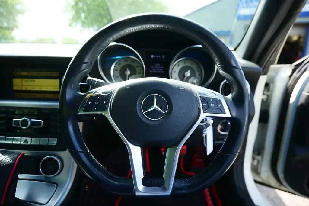 Usado Mercedes SLK200 AMG Edition 1 184 HP (135 kW) 2011 Branco Cabrios