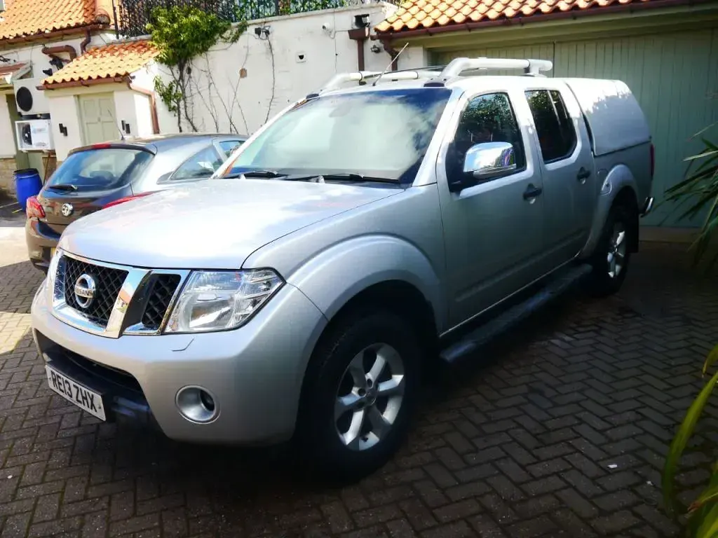 Used Nissan Navara Tekna 190 HP (139 kW) 2013 Silver Pickup