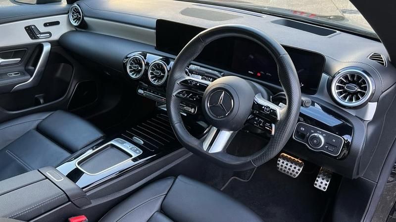 Gebraucht Mercedes CLA220 AMG Line Premium Plus 190 PS (139 kW) 2024 Schwarz Limousine