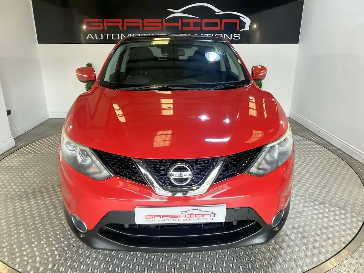Used Nissan Qashqai Acenta Premium 128 HP (94 kW) 2014 Red SUV