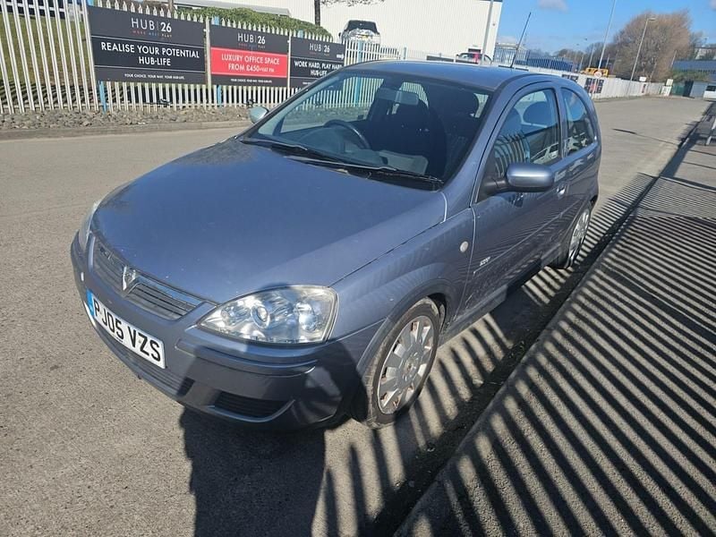 Used Vauxhall Corsa Design Edition 80 HP (58 kW) 2005 Silver Hatchback