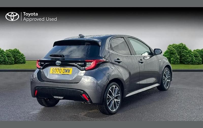 Used Toyota Yaris Hybrid 113 HP (83 kW) 2020 Grey Hatchback