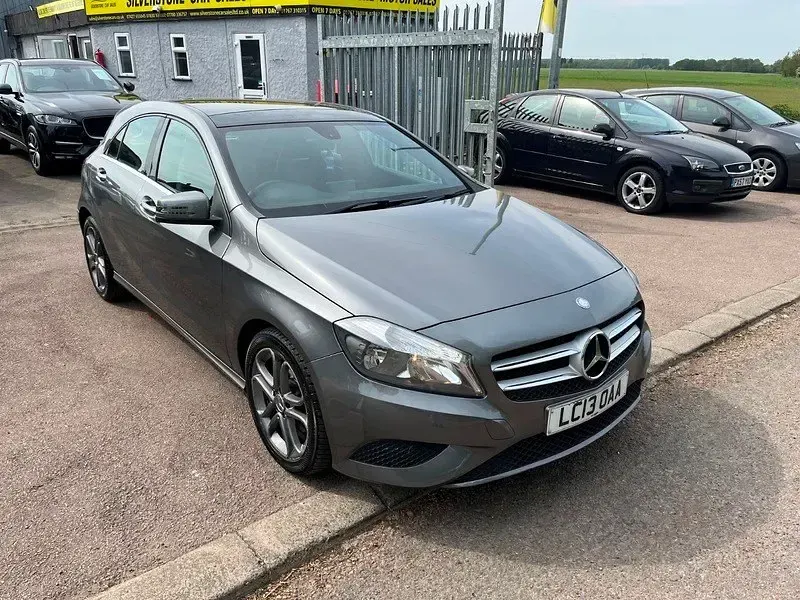 Używany Mercedes A200 2013 Szary Hatchback