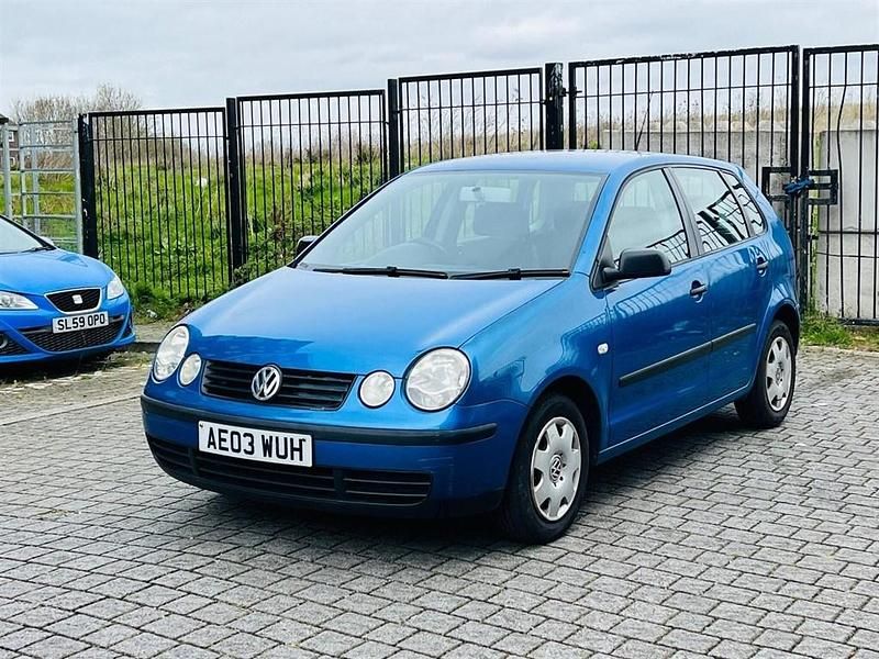 Begagnad VW Polo S 75 HK (55 kW) 2003 Blå Halvkombi