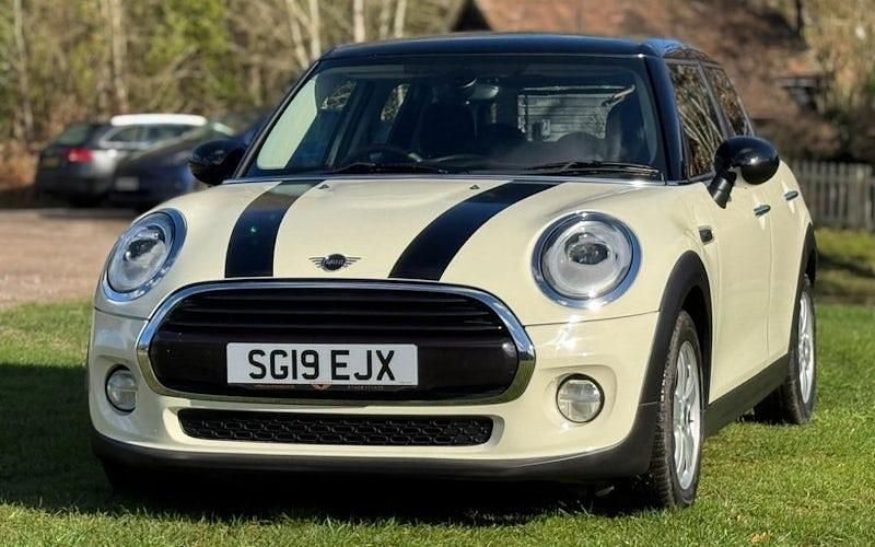 Used Mini Cooper Classic 136 HP (100 kW) 2019 White Hatchback