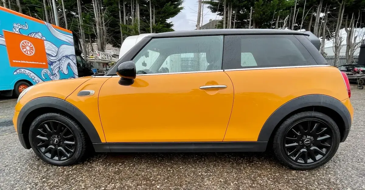Used Mini Cooper D Hatch 114 HP (83 kW) 2014 Orange Hatchback