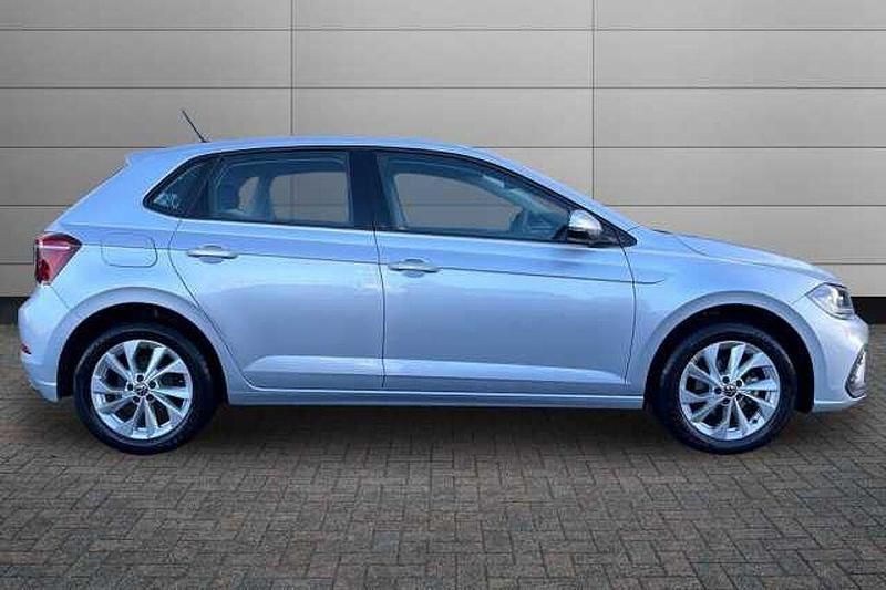Used VW Polo Style 95 HP (69 kW) 2025 Reflex silver Hatchback