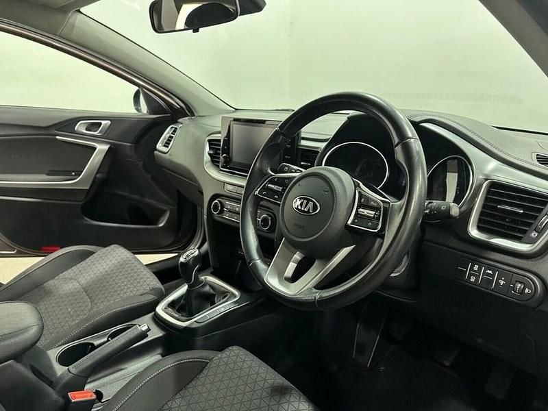 Used Kia XCeed Play 118 HP (86 kW) 2020 Brown SUV