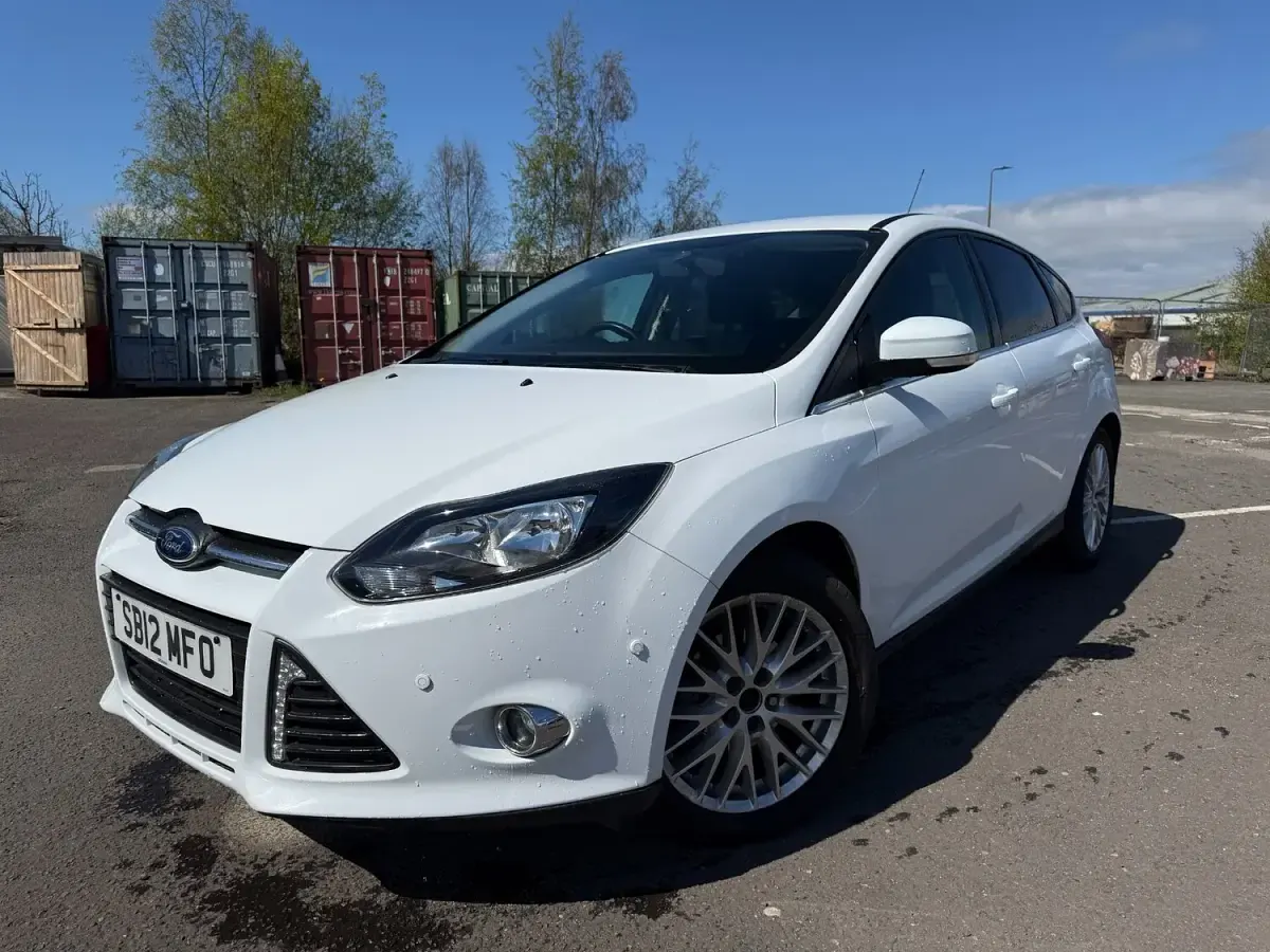 Used Ford Focus Zetec 2012 White Hatchback